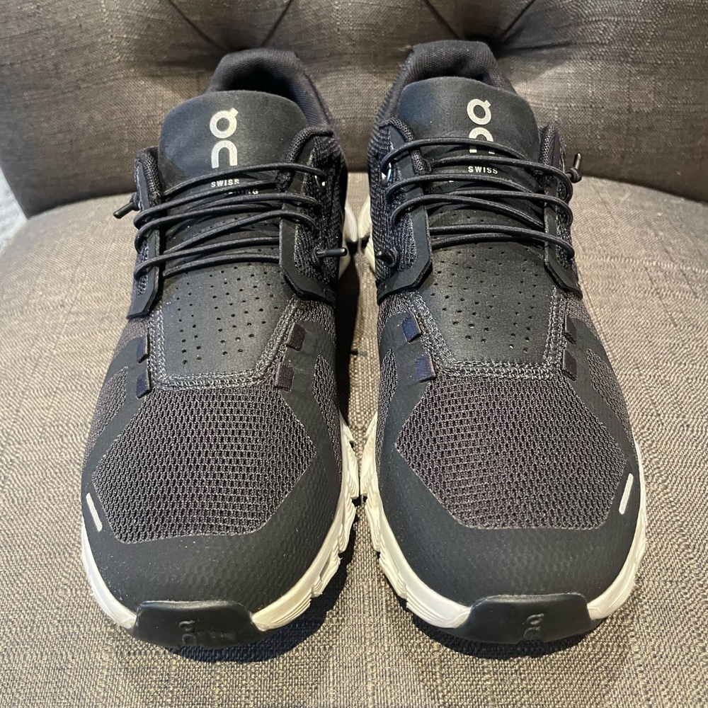 On Cloud 5 Running Shoe Black / White Size 7.5